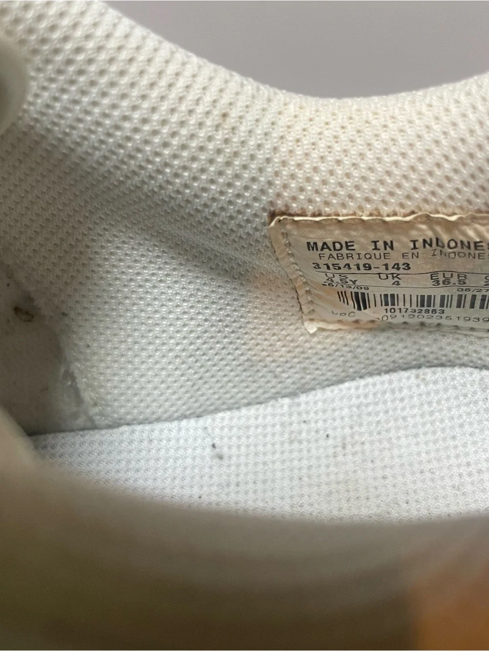 Nike Kids White and Blue Low-Top Sneakers with Light Yellow Accents